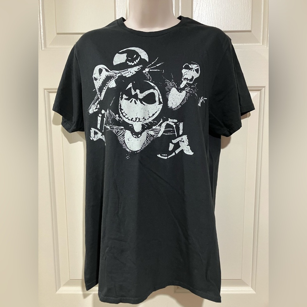 Disney adult size medium Tim Burtons Nightmare before Christmas Tee shirt round